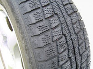 220px-studless_tire_2.jpg
